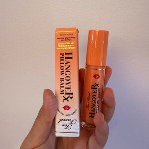 Too Faced
Hangover Pillow Balm Ultra-
Hydrating Lip Balm